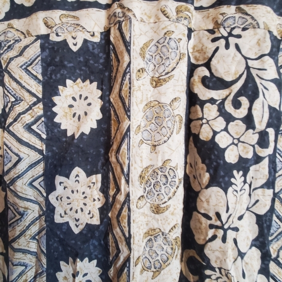 ROYAL CREATIONS HAWAIIN MEN BUTTON UP. XL. SHORT SLEEVE. - Picture 6 of 7